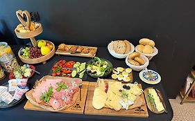 Apartamenty i Pokoje Krupówki Tuż Tuż